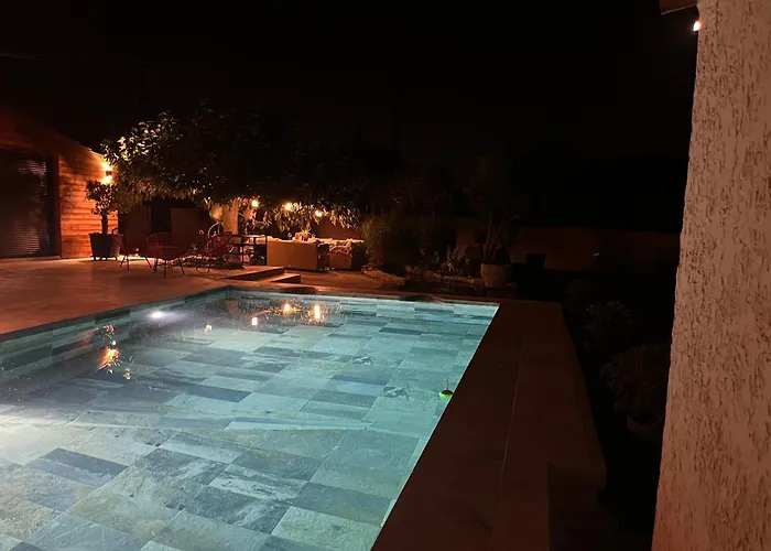 Au Calme Avec Vue Magnifique -entierement Climatisee - Piscine *
