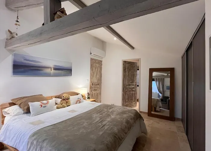 Villa Au Calme Avec Vue Magnifique -entierement Climatisee - Piscine *