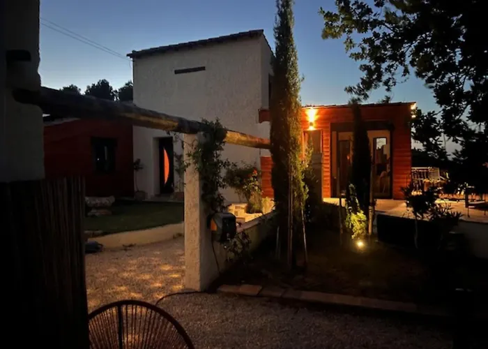 Villa Au Calme Avec Vue Magnifique -entierement Climatisee - Piscine *