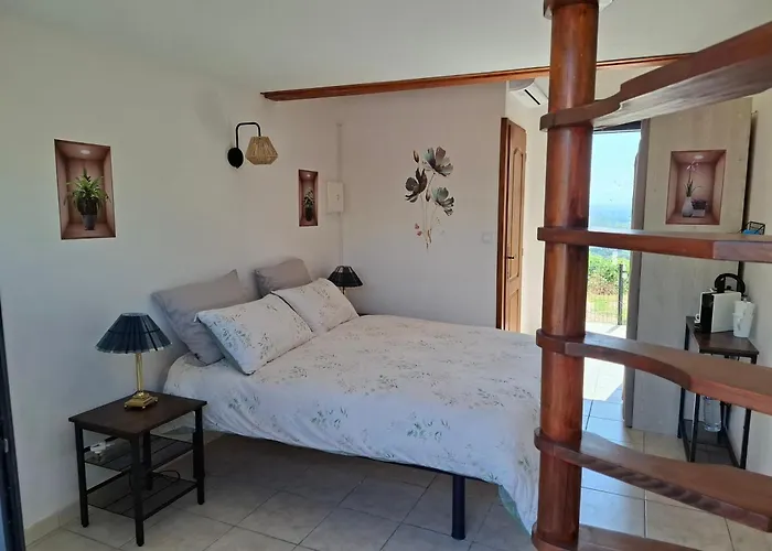 Villa Au Calme Avec Vue Magnifique -entierement Climatisee - Piscine *