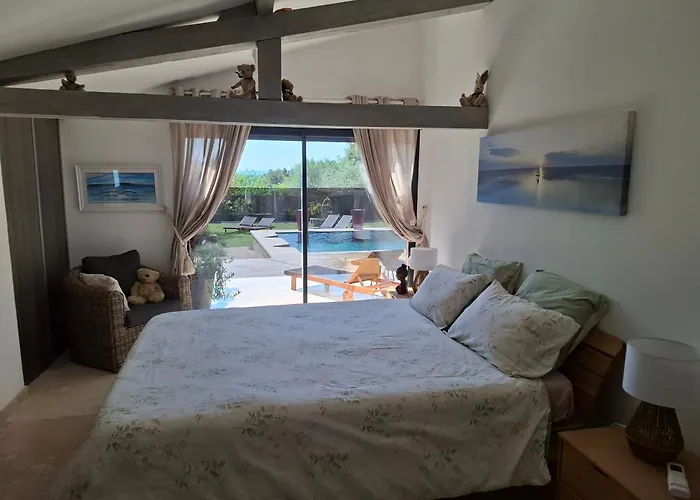 Villa Au Calme Avec Vue Magnifique -entierement Climatisee - Piscine Villeneuve-lès-Avignon
