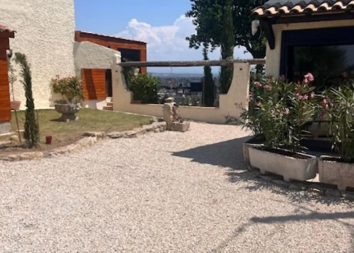 Villa Au Calme Avec Vue Magnifique -entierement Climatisee - Piscine Villeneuve-lès-Avignon