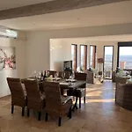 Avec Vue Magnifique -entierement Climatisee - Piscine *