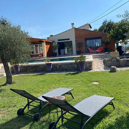 Au Calme Vue Magnifique Entierement Climatisee Et Piscine Villa *