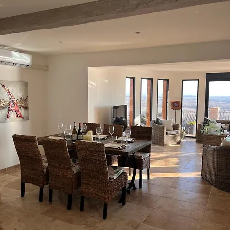 Au Calme Vue Magnifique Entierement Climatisee Et Piscine *