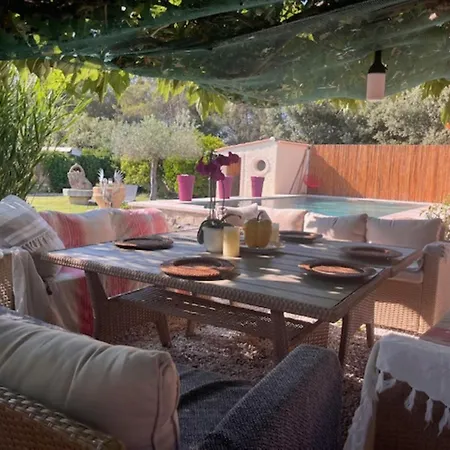 Au Calme Vue Magnifique Entierement Climatisee Et Piscine Βίλα