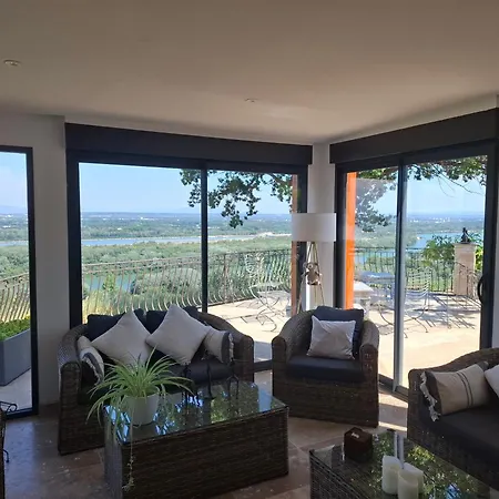 Au Calme Vue Magnifique Entierement Climatisee Et Piscine * Villeneuve-lès-Avignon