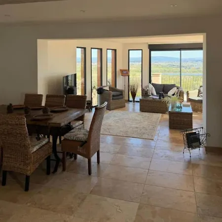 Villa Superbe Climatisee Avec Piscine, Vue Magnifique, Au Calme *