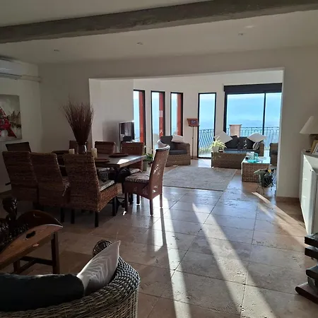 Superbe Climatisee Avec Piscine, Vue Magnifique, Au Calme