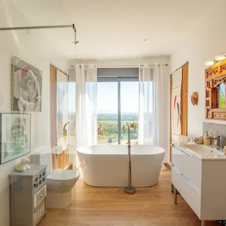 Superbe Climatisee Avec Piscine, Vue Magnifique *
