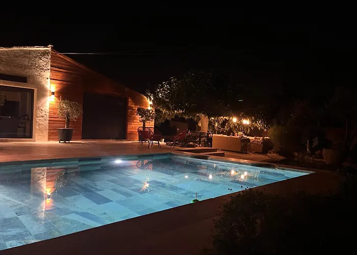 Au Calme Avec Vue Magnifique -entierement Climatisee - Piscine