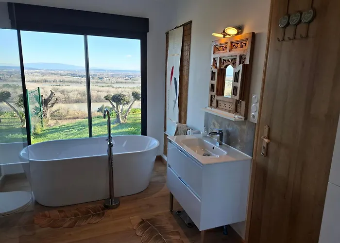 Vila Au Calme Avec Vue Magnifique -entierement Climatisee - Piscine
